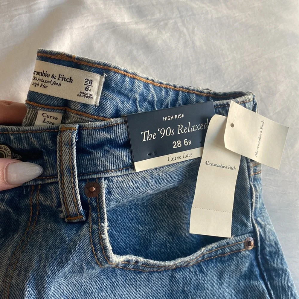 Curve Love High Rise 90s Relaxed Jean - Picture 5 of 6